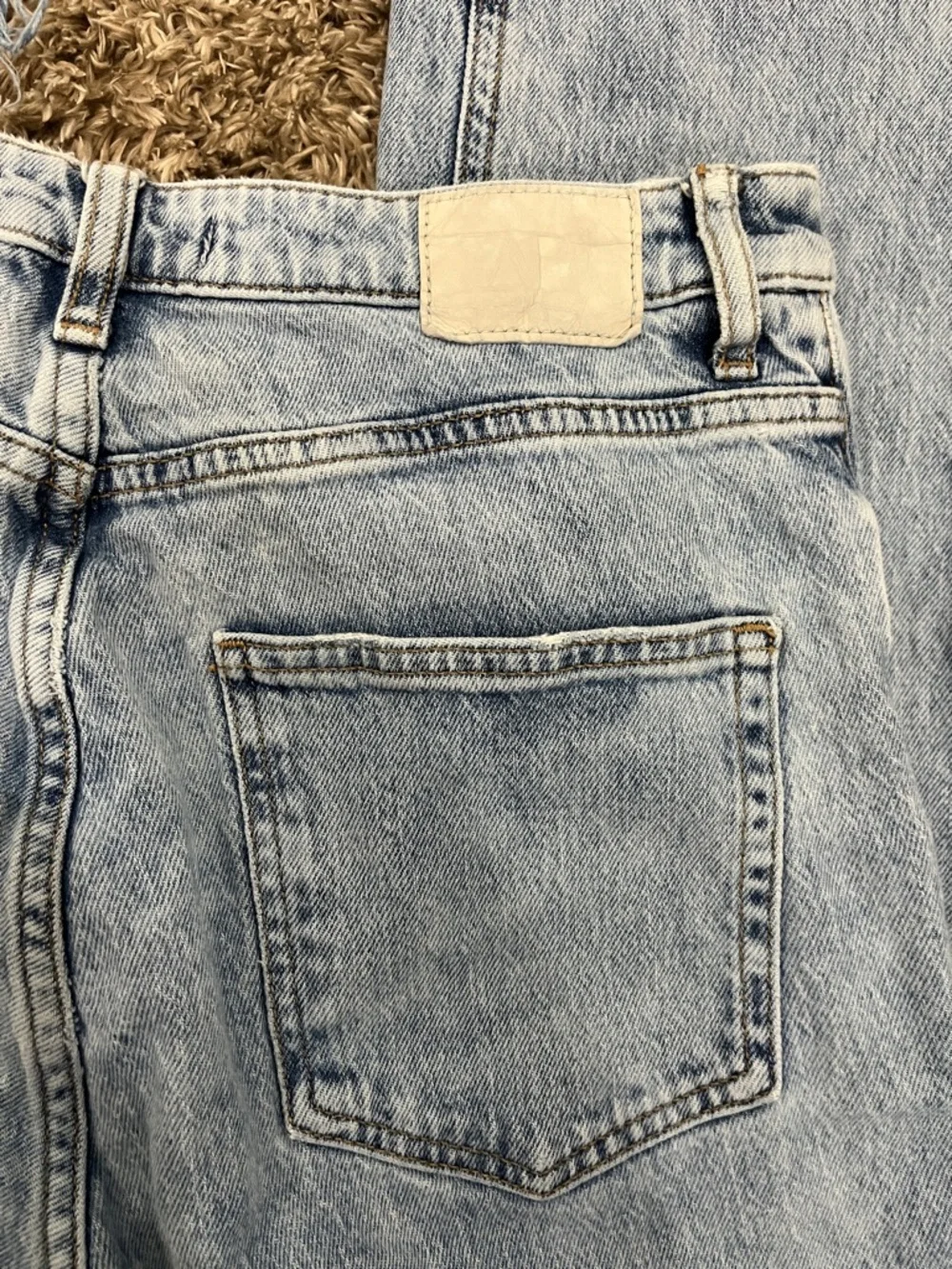 Zara Light Wash Wide-Leg Flare Jeans - Picture 6 of 6